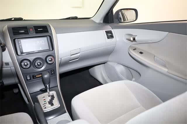 Thumbnail: 2010 Toyota Corolla - 18