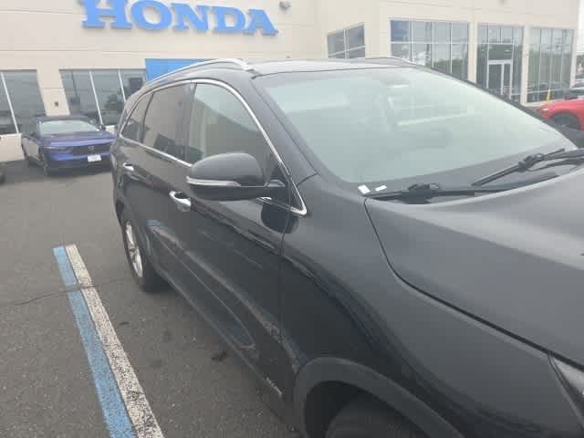 2019 Kia Sorento LX 16