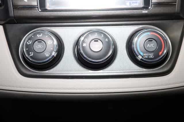 Thumbnail: 2015 Toyota RAV4 - 25