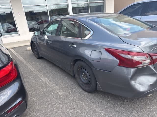 Thumbnail: 2018 Nissan Altima - 11