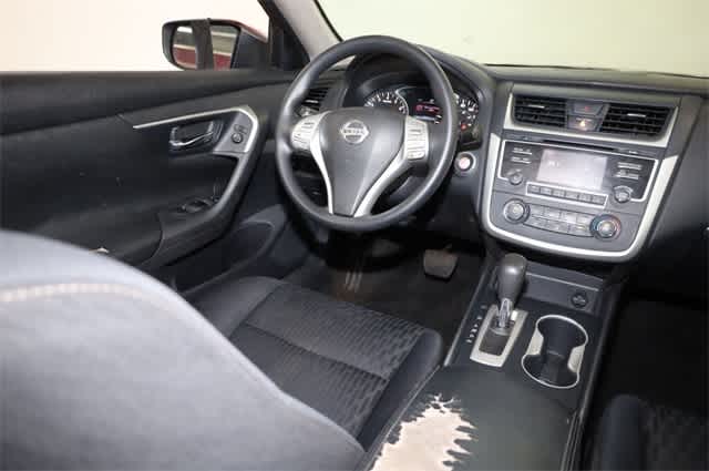 Thumbnail: 2018 Nissan Altima - 16
