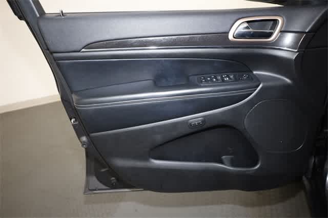 Thumbnail: 2017 Jeep Grand Cherokee - 13