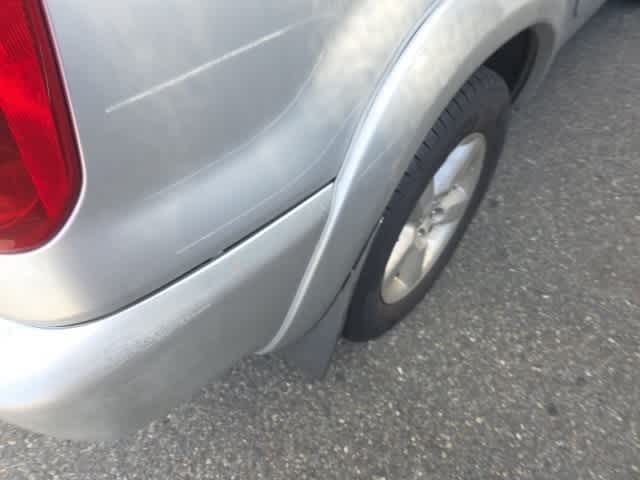 2005 Toyota RAV4 Base 31