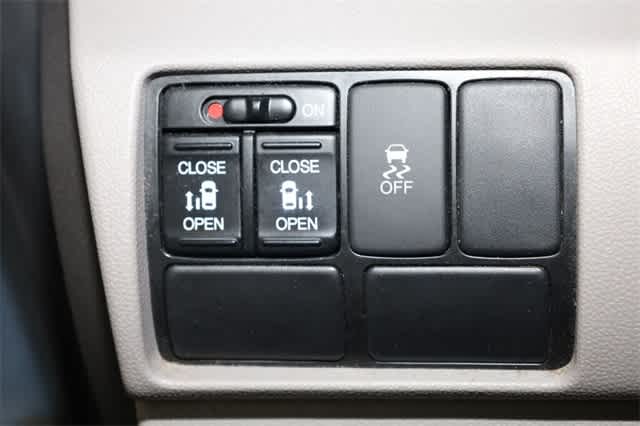 Thumbnail: 2013 Honda Odyssey - 27