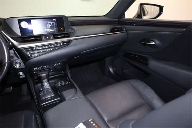 Thumbnail: 2020 Lexus ES - 18