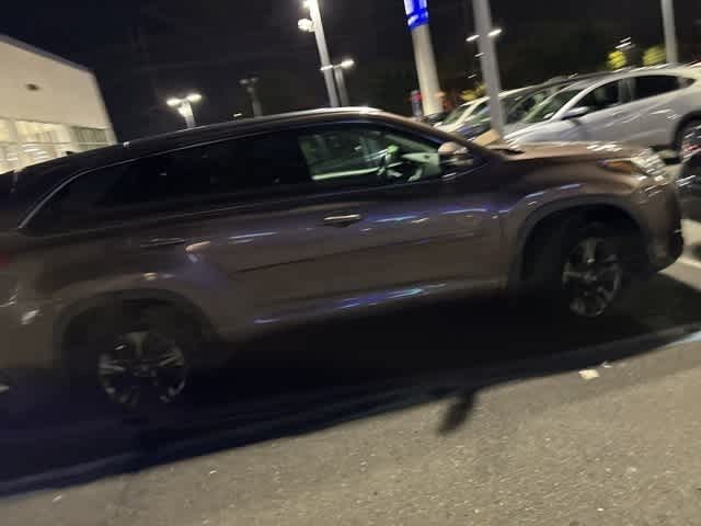 Thumbnail: 2017 Toyota Highlander - 15