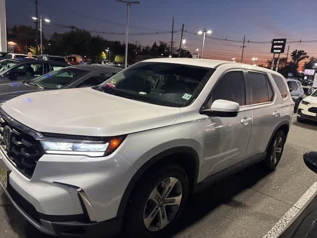 Thumbnail: 2023 Honda Pilot - 3