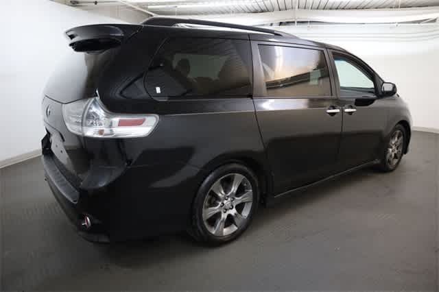 Thumbnail: 2014 Toyota Sienna - 8