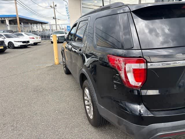 Thumbnail: 2016 Ford Explorer - 8
