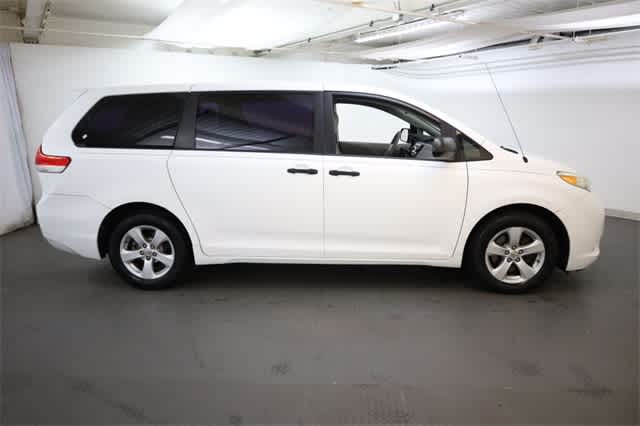 Thumbnail: 2011 Toyota Sienna - 9