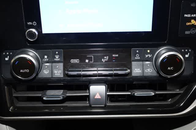 Thumbnail: 2023 Toyota Highlander - 31