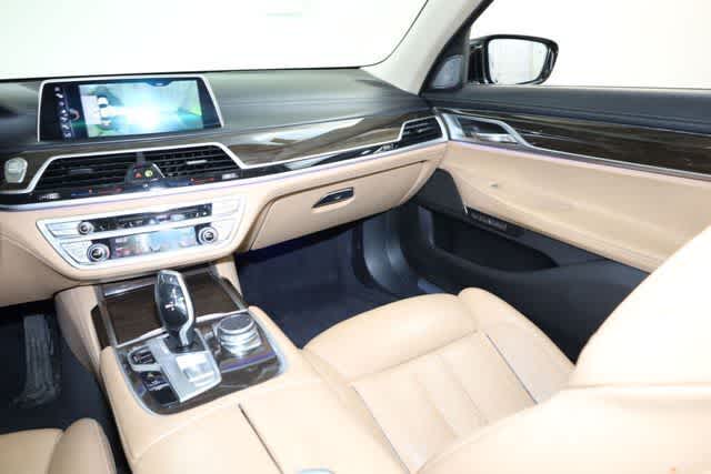 Thumbnail: 2016 BMW 7 Series - 18