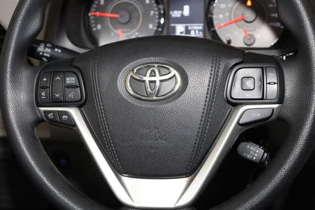 Thumbnail: 2017 Toyota Sienna - 31