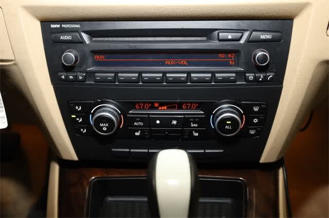 Thumbnail: 2011 BMW 3 Series - 28