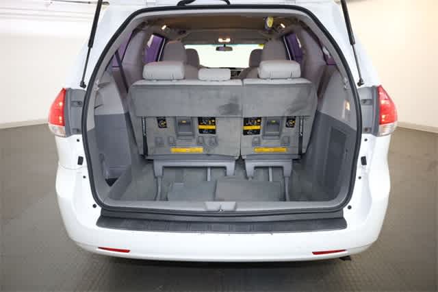 Thumbnail: 2011 Toyota Sienna - 31