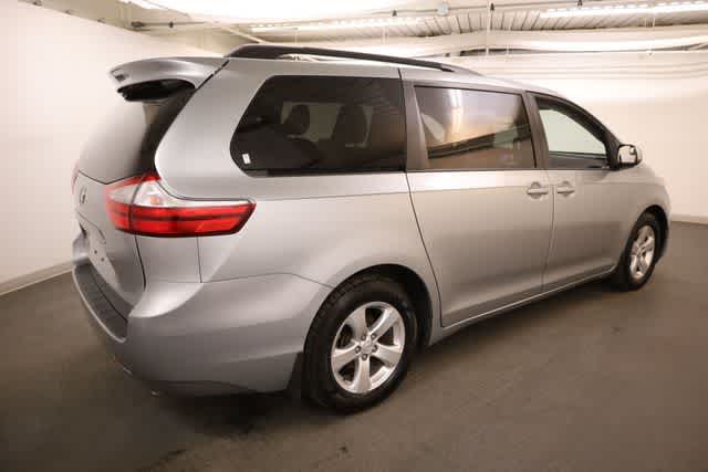 Thumbnail: 2017 Toyota Sienna - 8