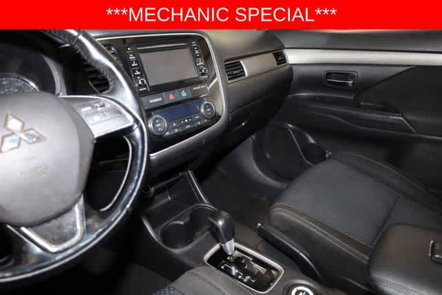 Thumbnail: 2016 Mitsubishi Outlander - 16