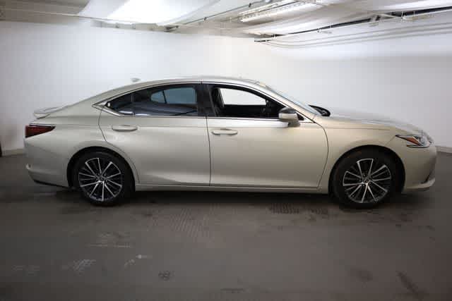 Thumbnail: 2022 Lexus ES - 9