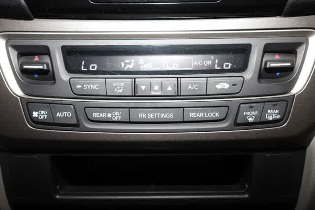 Thumbnail: 2017 Honda Pilot - 27