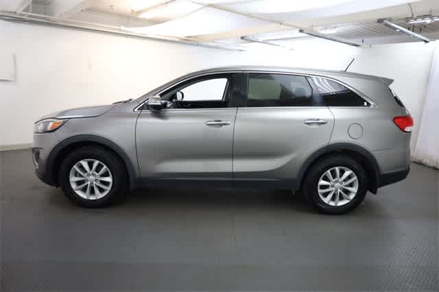 Thumbnail: 2017 Kia Sorento - 3
