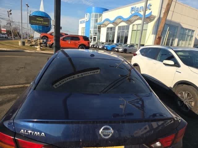 Thumbnail: 2020 Nissan Altima - 10