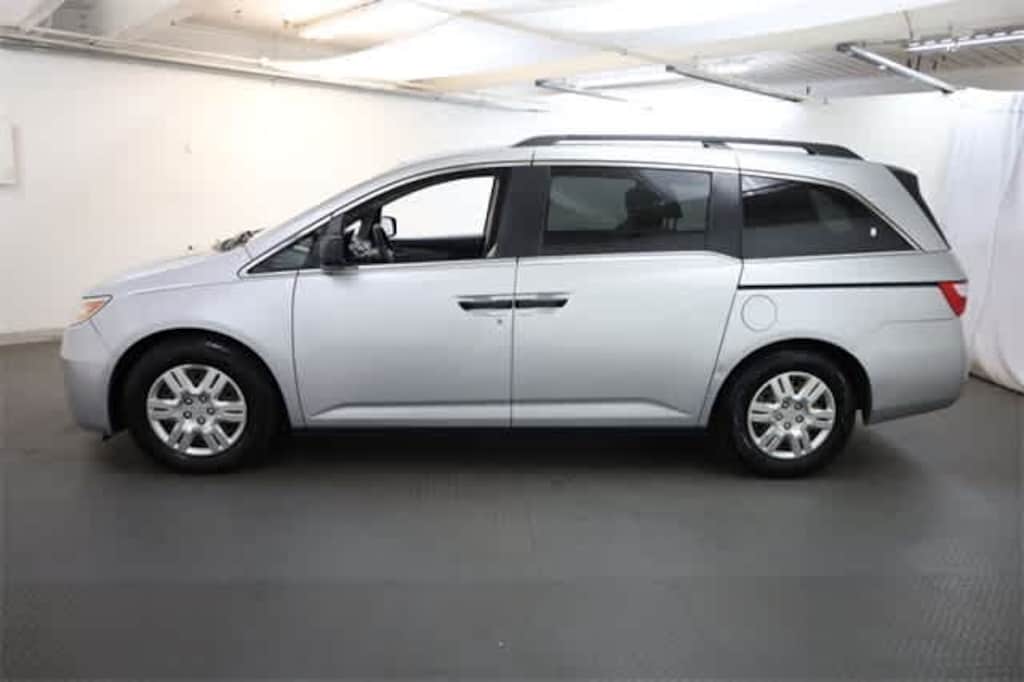 Used 2011 Honda Odyssey LX Van