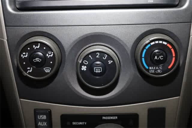 Thumbnail: 2013 Toyota Corolla - 27