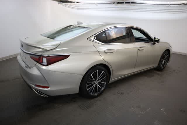 Thumbnail: 2022 Lexus ES - 8