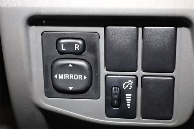 Thumbnail: 2010 Toyota Prius - 26