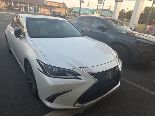 Thumbnail: 2022 Lexus ES - 19