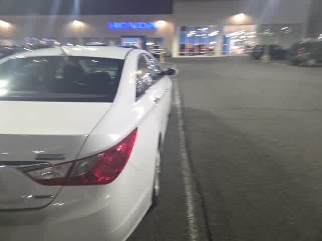 Thumbnail: 2011 Hyundai Sonata - 11