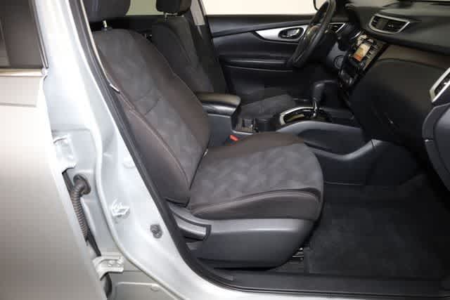 Thumbnail: 2016 Nissan Rogue - 33