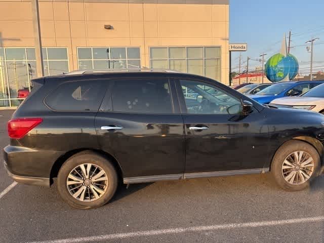 Thumbnail: 2017 Nissan Pathfinder - 16