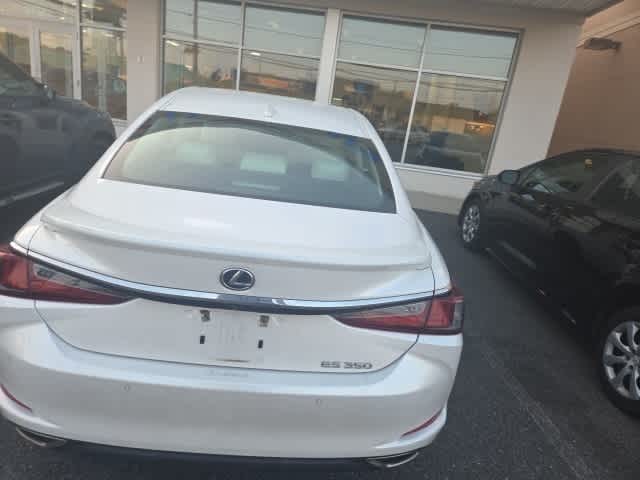 Thumbnail: 2022 Lexus ES - 10
