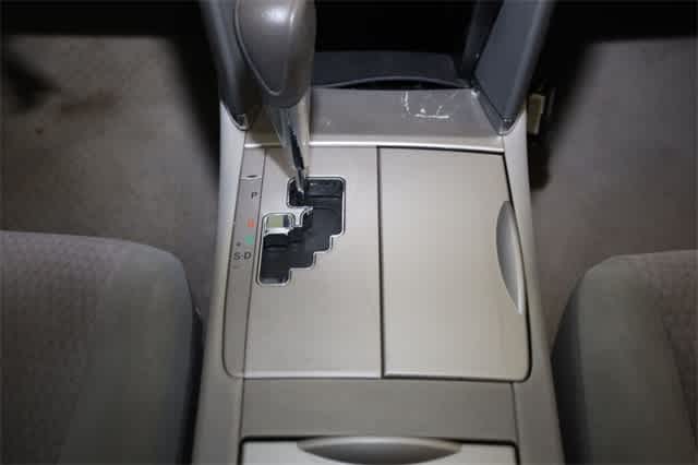 2010 Toyota Camry LE 28
