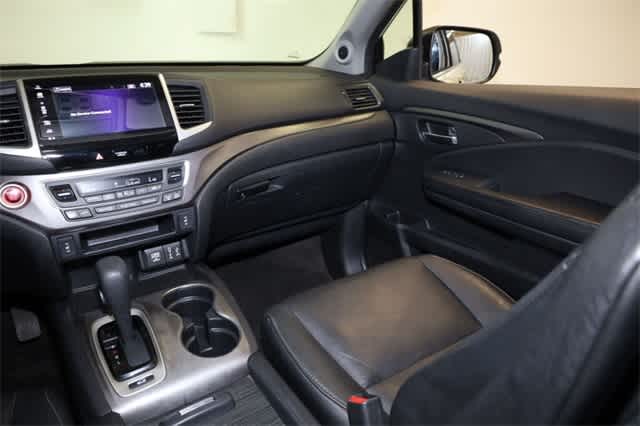 Thumbnail: 2017 Honda Pilot - 18