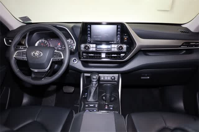 Thumbnail: 2022 Toyota Highlander - 17