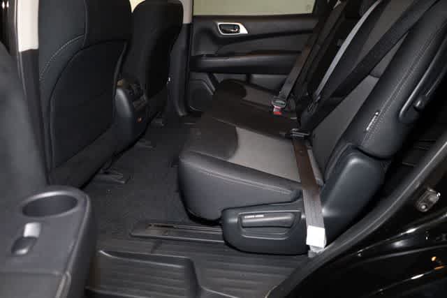 Thumbnail: 2020 Nissan Pathfinder - 21