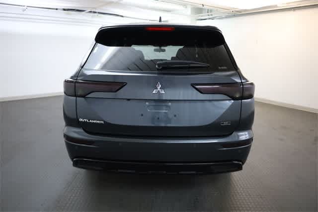 Thumbnail: 2024 Mitsubishi Outlander - 6