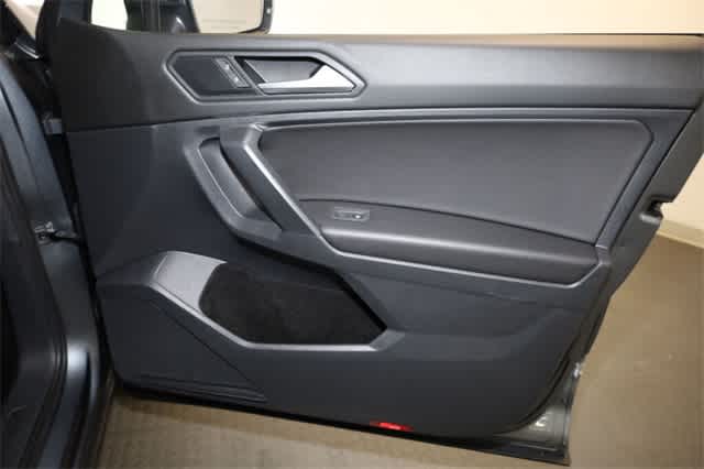 Thumbnail: 2021 Volkswagen Tiguan - 22