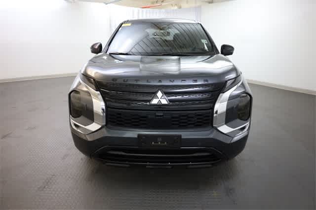 Thumbnail: 2024 Mitsubishi Outlander - 12
