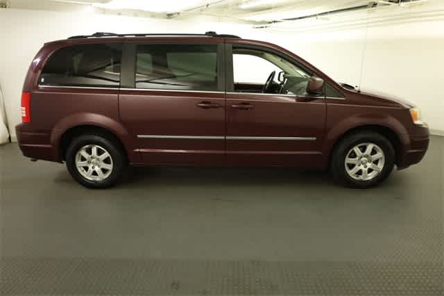 2009 Chrysler Town & Country Touring 9