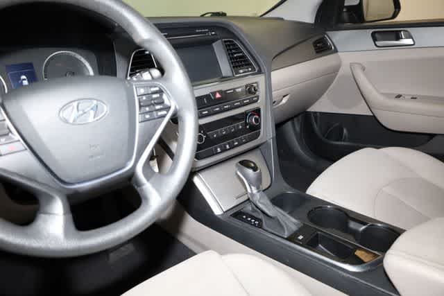 Thumbnail: 2017 Hyundai Sonata - 16