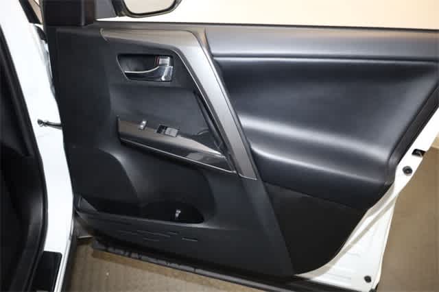 Thumbnail: 2018 Toyota RAV4 - 22