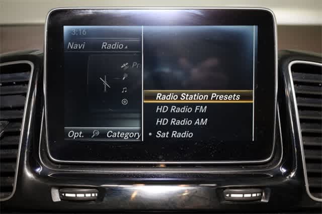 Thumbnail: 2016 Mercedes-Benz GLE - 30