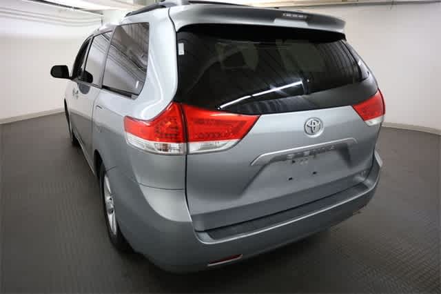 Thumbnail: 2013 Toyota Sienna - 5