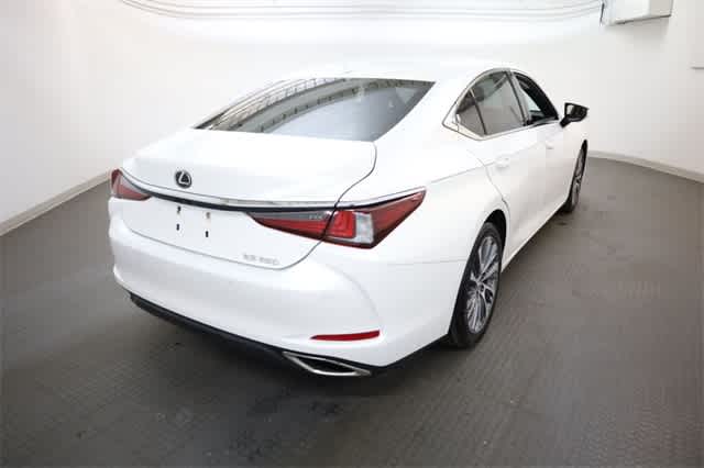 Thumbnail: 2020 Lexus ES - 7