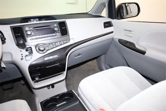 Thumbnail: 2013 Toyota Sienna - 22
