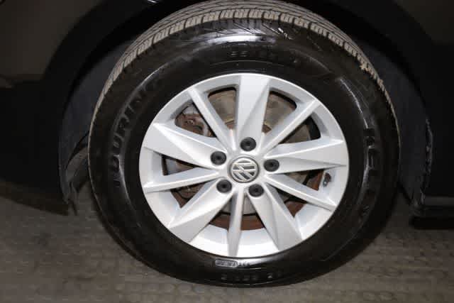 Thumbnail: 2016 Volkswagen Golf - 33