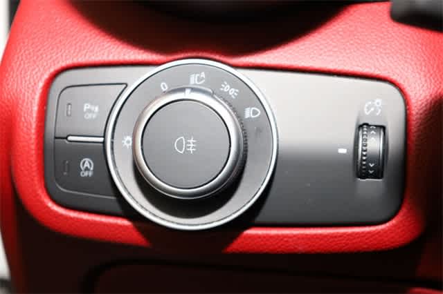 Thumbnail: 2019 Alfa Romeo Giulia - 26